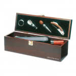 Set de vino personalizado en caja de madera color Madera cuarta vista con logo