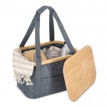 Cesta de picnic con tapa de madera y bolsa nevera en el interior color gris oscuro cuarta vista