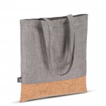 Bolsa de RPET con detalle en la base de corcho y capacidad de 10kg color gris cuarta vista