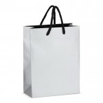 Bolsa de papel para regalo con asas e interior color negro 18x8x24 cm color plateado