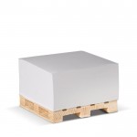 Cubo de notas de 420 hojas lisas FSC en palé de madera 10x10x5cm color blanco