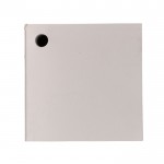 Taco de notas de papel blanco con agujero para bolígrafo 10x10x10cm color blanco tercera vista