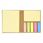 Notas adhesivas de distintos tamaños en cuadernillo de papel craft color natural tercera vista
