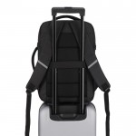 Mochila de RPET  ideal para viajes con amplios compartimientos color negro quinta vista