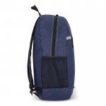 Mochila de RPET con compartimiento frontal y pequeño detalle reflectante color azul oscuro tercera vista