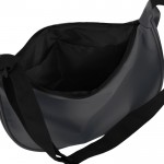 Bolsa bandolera de PU con forma de media luna y correa ajustable color gris cuarta vista