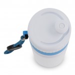 Botella deportiva libre de BPA con detalle a color y correa 500ml color azul claro quinta vista