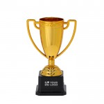 Trofeo dorado con 2 asas a los costados sobre una base negra vista principal
