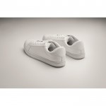 Zapatillas hechas de cuero sintético con suela de goma talla 43 color blanco vista fotografía cuarta vista
