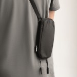Bolsa bandolera para smartphone en poliéster RPET con correa ajustable color negro vista fotografía septima vista
