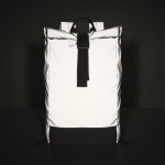 Mochila cierre rolltop de poliéster reflectante para portátil de 15'' color plateado mate vista fotografía tercera vista