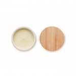 Vela de cera vegetal fragancia lino con tapa de bambú y base de corcho color blanco cuarta vista