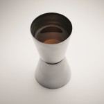 Vaso medidor de acero inoxidable con medidas de 25 y 40ml color plateado mate vista fotografía tercera vista