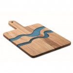 Tabla de servir de madera de acacia con detalle azul de resina epoxi color madera