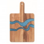 Tabla de servir de madera de acacia con detalle azul de resina epoxi color madera cuarta vista