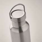 Botella de acero reciclado antifugas con tapón con asa 500ml color plateado mate vista fotografía tercera vista