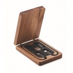 Cable de carga con 3 diferentes conectores en una caja personalizable color madera