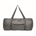 Bolsa deportiva con bolsillo frontal y capacidad de 20L color gris oscuro tercera vista