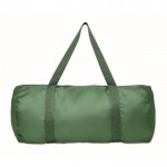Bolsa deportiva con bolsillo frontal y capacidad de 20L color verde oscuro cuarta vista