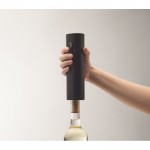 Abridor eléctrico de botellas de vino hecho de ABS y acabado mate color negro vista fotografía cuarta vista