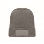 Gorro unisex de poliéster RPET con parche para personalización color gris oscuro