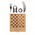 Caja de bambú que incluye juego de ajedrez pequeño y set de vino color madera vista principal segunda vista