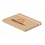Libreta de cartón reciclado con bolígrafo de tinta azul A5 color blanco vista principal segunda vista