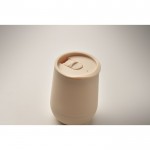 Vaso para llevar de doble pared cierre deslizante en la tapa color beige vista fotografía tercera vista