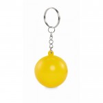 Llavero con un antiestrés en forma de bola en varios colores color amarillo