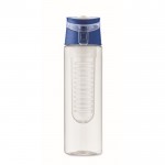Botella de agua con infusor extraíble en el centro y asa de transporte color azul real sexta vista