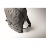 Mochila de poliéster RPET con bolsillos de malla a ambos lados color gris oscuro vista fotografía cuarta vista