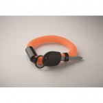 Llavero pulsera flotante ideal para portarlo en el agua color naranja vista fotografía segunda vista