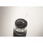 Vaso de borosilicato con pajita a juego y banda de silicona 550ml color negro vista fotografía quinta vista