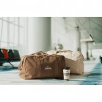 Bolsa de viaje monocromática de tejido reciclado con doble asa color caqui vista bodegón principal