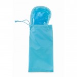 Antifaz con relleno de perlas de gel en bolsa con cierre de cordón color azul claro quinta vista