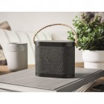 Altavoz negro inalámbrico con asa de transporte de yute 15W color negro vista bodegón