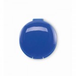 Bálsamo labial vegano con SPF10 y sabor vainilla en estuche redondo color azul tercera vista