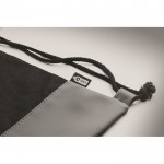 Mochila de cuerdas de poliéster RPET con detalle de cuero en la base color negro vista fotografía cuarta vista