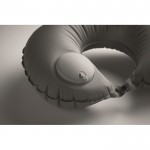Almohada inflable de viaje con inflador y sistema de vaciado color gris oscuro vista fotografía tercera vista