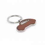 Llavero metálico de forma de coche con incrustación de cuero sintético color marrón