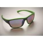 Gafas de sol deportivas con cristales de espejo y detalles a color color verde lima vista fotografía cuarta vista