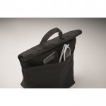 Bolsa nevera personal con cierre rolltop y asa de transporte color negro vista fotografía tercera vista