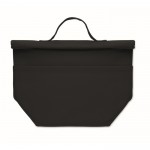 Bolsa nevera personal con cierre rolltop y asa de transporte color negro sexta vista