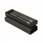 Caja con bolígrafo de tinta grafito y el otro tinta azul color negro