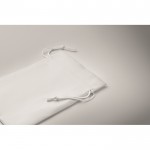 Bolsita de cuerdas pequeña unicolor para regalo de RPET 20x30cm color blanco vista fotografía tercera vista