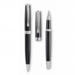 Set de bolígrafo tinta azul y roller tinta negra en estuche color negro tercera vista