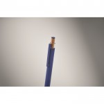 Bolígrafo de aluminio reciclado con pulsador de bambú tinta azul color azul vista fotografía segunda vista