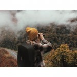 Clásico gorro de poliéster con dobladillo en talla única color amarillo segunda vista bodegón 2