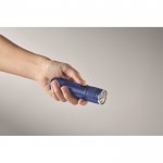 Linterna de aluminio reciclado extensible con 3 ajustes de luz y zoom color azul vista fotografía cuarta vista