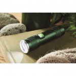 Linterna de aluminio reciclado extensible con 3 ajustes de luz y zoom color verde oscuro vista bodegón